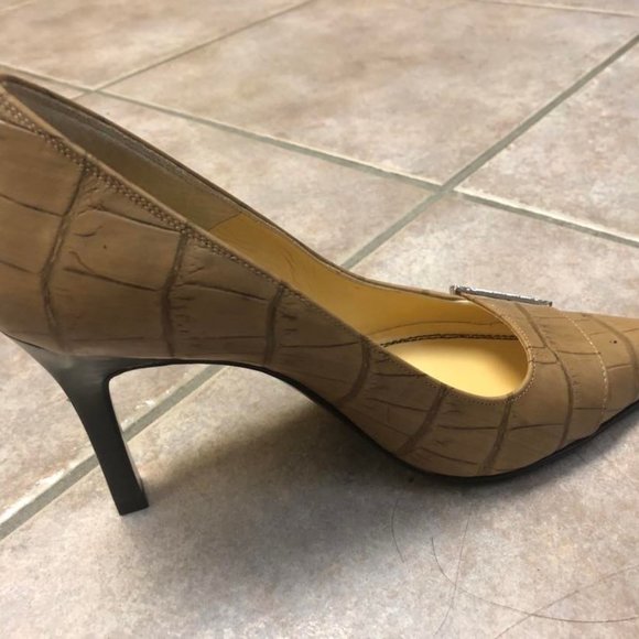 Meda Textured Beige leather Heels. - Picture 4 of 5